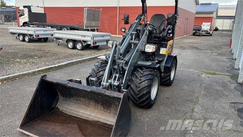 GiANT G2300HD Mini utovarivači