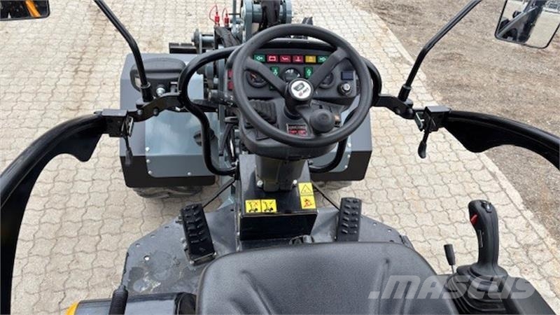 GiANT G2500 HD X-tra 미니 로더