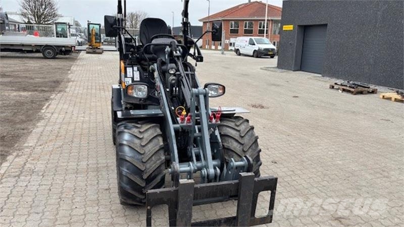 GiANT G2500 HD X-tra 미니 로더