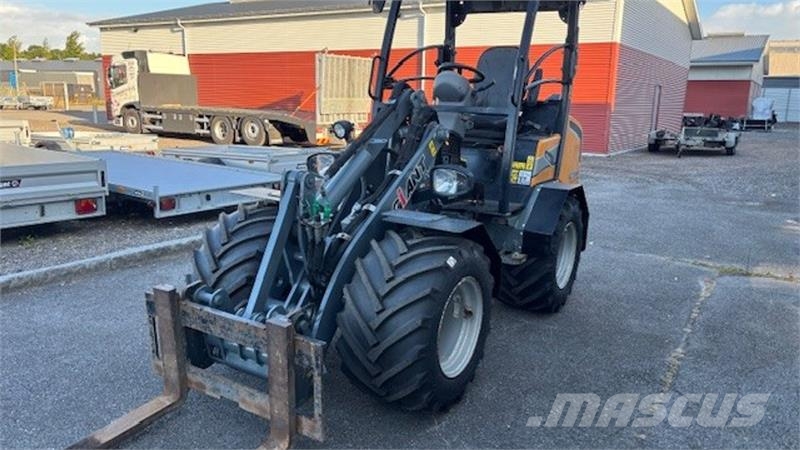 GiANT G2700 x-tra HD+ Minicargadoras