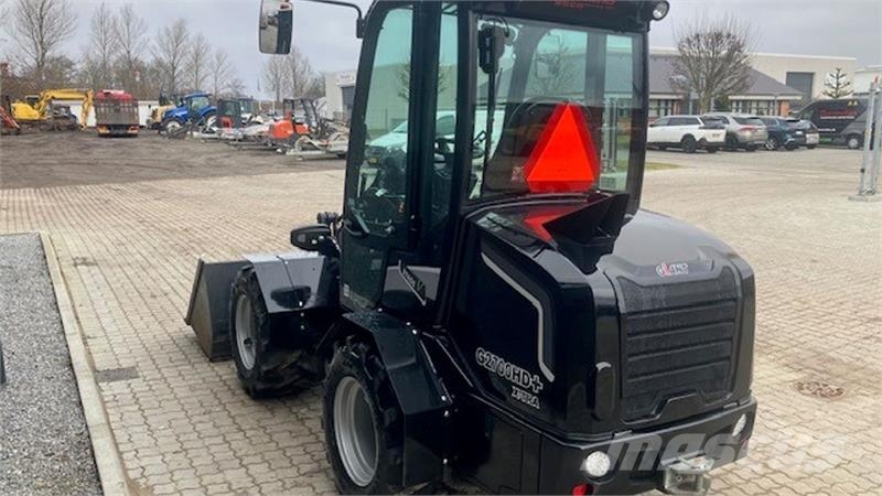GiANT G2700 X-TRA HD PLUS black edition Minicargadoras