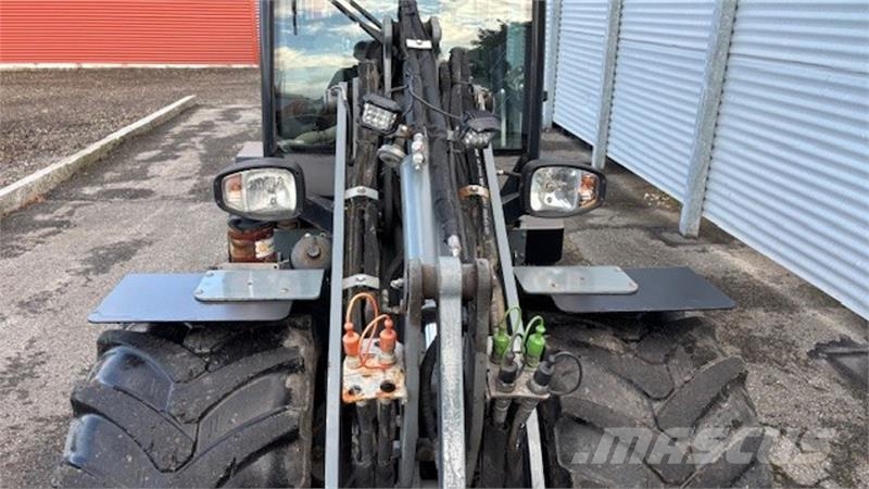 GiANT G2700 X-TRA HD PLUS لوادر صغيرة