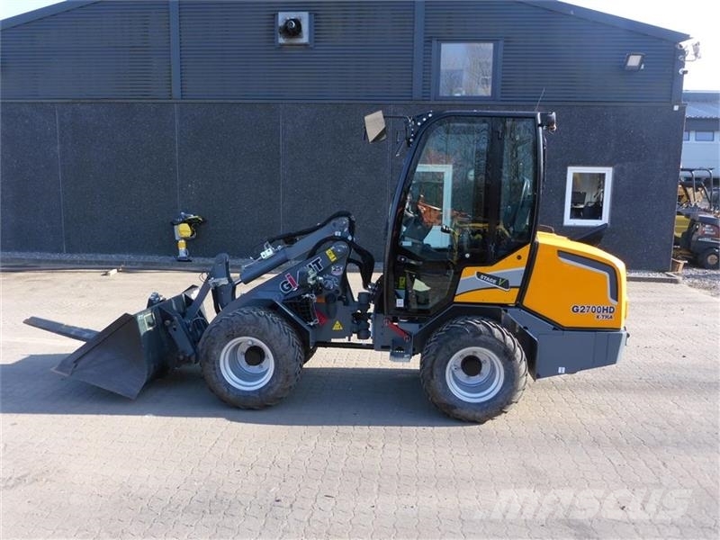 GiANT G2700X-tra g2700 x-tra hd med cabine Mini utovarivači