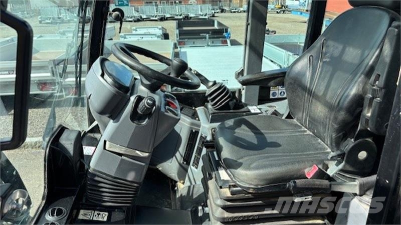 GiANT G3500 Xtra Minicarregadeiras