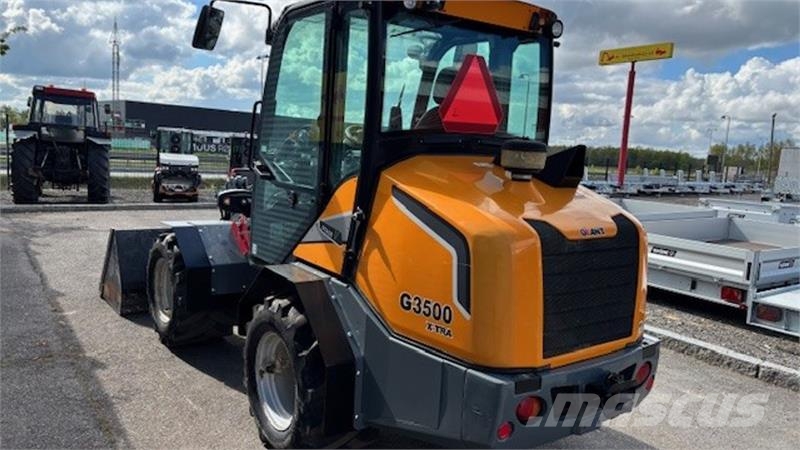 GiANT G3500 Xtra Minicarregadeiras