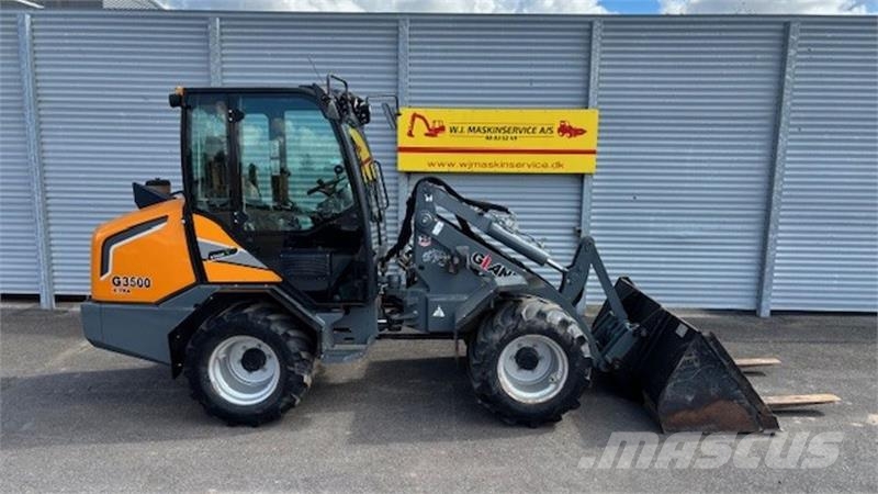 GiANT G3500 Xtra Minicarregadeiras