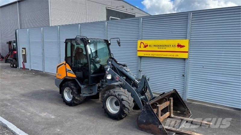 GiANT G3500 Xtra Minicarregadeiras