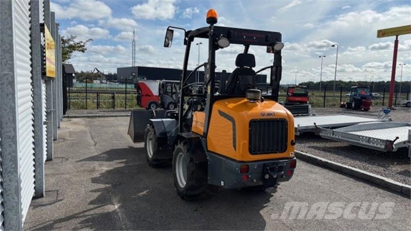 GiANT V452T HD X-tra لوادر صغيرة