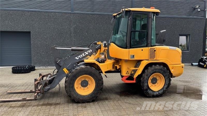 Volvo L30G Kolesové nakladače