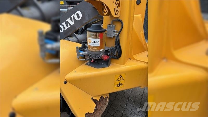 Volvo L30G Kolesové nakladače