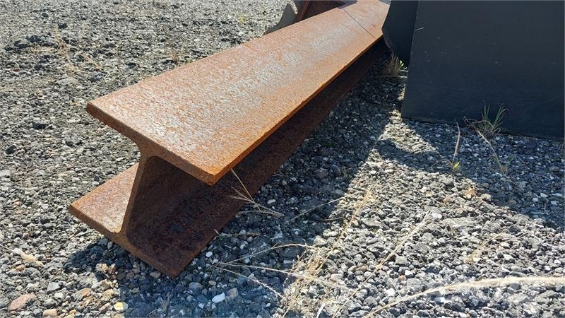 - - - 2 M. UDJÆVNERBJÆLKE Inne akcesoria do ciągników