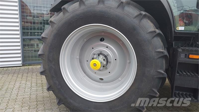Case IH Maxxum 145 med frontlæsser DEMO Traktori