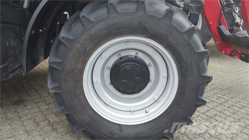 Case IH Maxxum 145 med frontlæsser DEMO Traktori