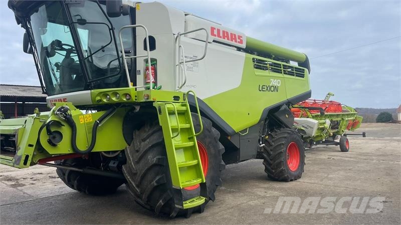 CLAAS Lexion 740 Зернозбиральні комбайни