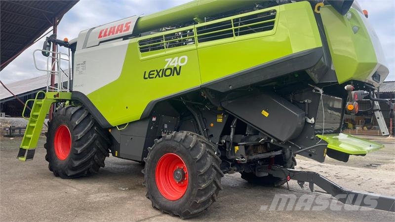 CLAAS Lexion 740 Зернозбиральні комбайни