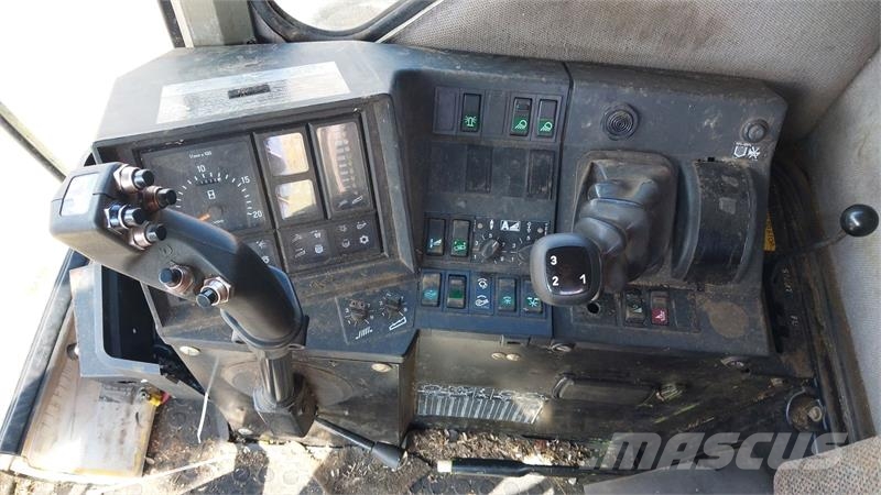 CLAAS Mega Dominator 218 Θεριζοαλωνιστικές μηχανές