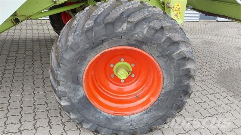 CLAAS Mega Dominator 218 Kombajni