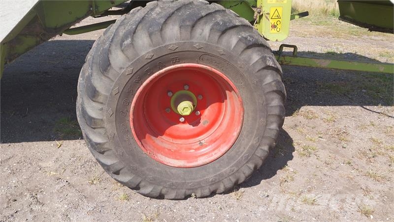 CLAAS Mega Dominator 218 Θεριζοαλωνιστικές μηχανές
