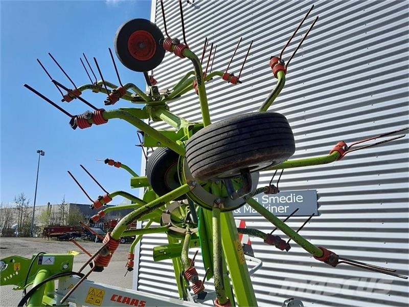 CLAAS VOLTO 800 耙與翻草機