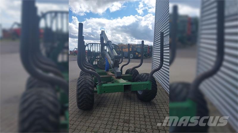 Farma T6,7-9F Erdészeti pótkocsik