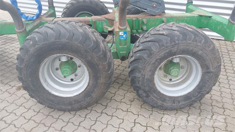 Farma T6,7-9F Erdészeti pótkocsik