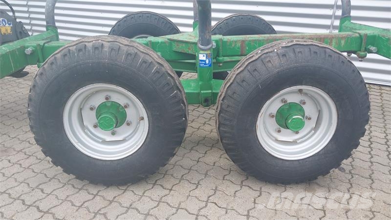 Farma T7-5,1 Erdészeti pótkocsik