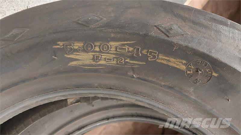 Goodyear 5.00-15 Renkaat ja vanteet