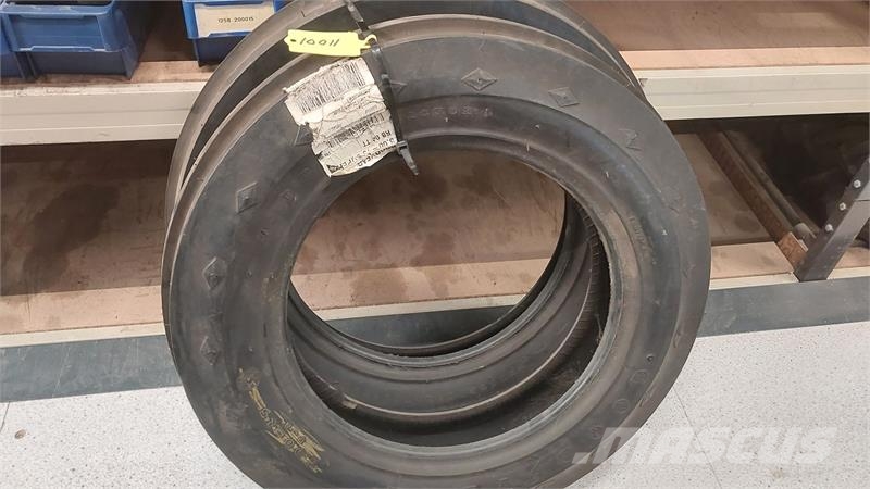 Goodyear 5.00-15 Renkaat ja vanteet