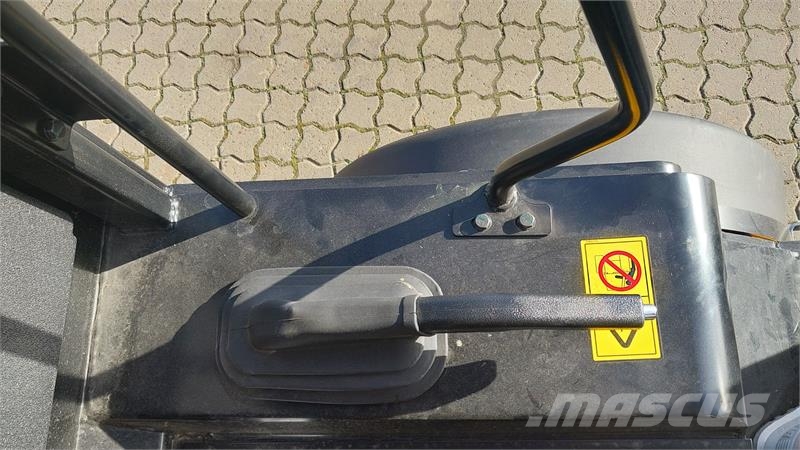 JCB 403 Plus Agri Малые погрузчики