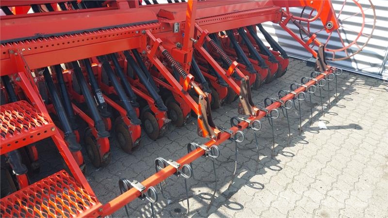 Kuhn 4m HR4003/Integra GII Perforadoras combinadas