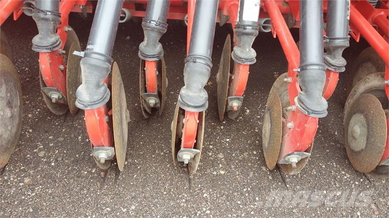 Kuhn 4m HR4003/Integra GII Perforadoras combinadas