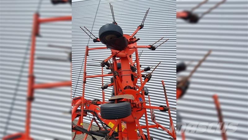 Kuhn GF 8702 Vender مكابس وميبسات التبن