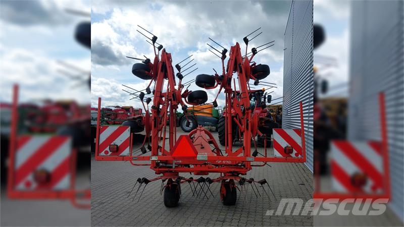 Kuhn GF 8702 Vender مكابس وميبسات التبن