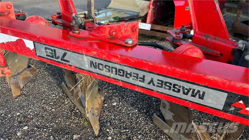 Massey Ferguson 715 Aratri reversibili