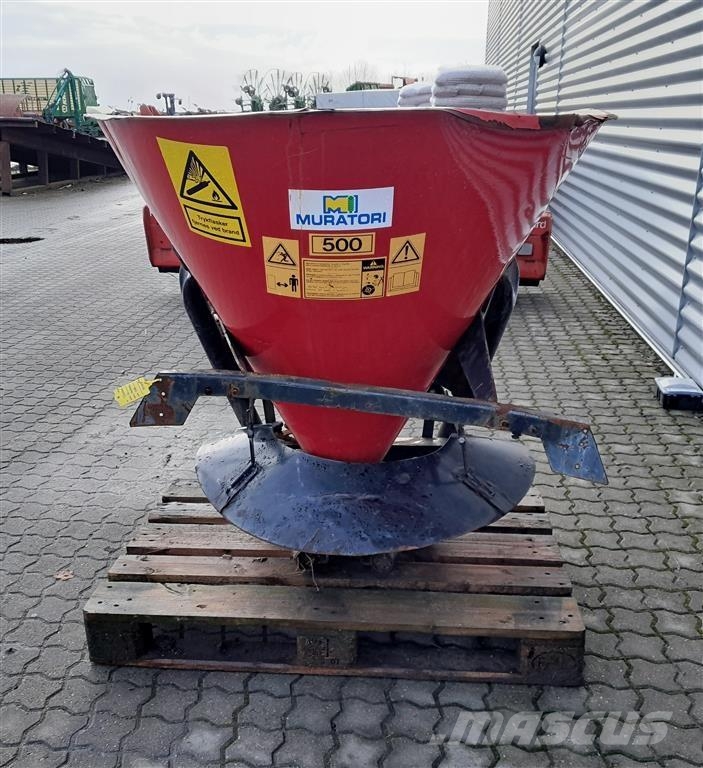  - - - Muratori 500 saltspeder معدات نشر الرمال والملح
