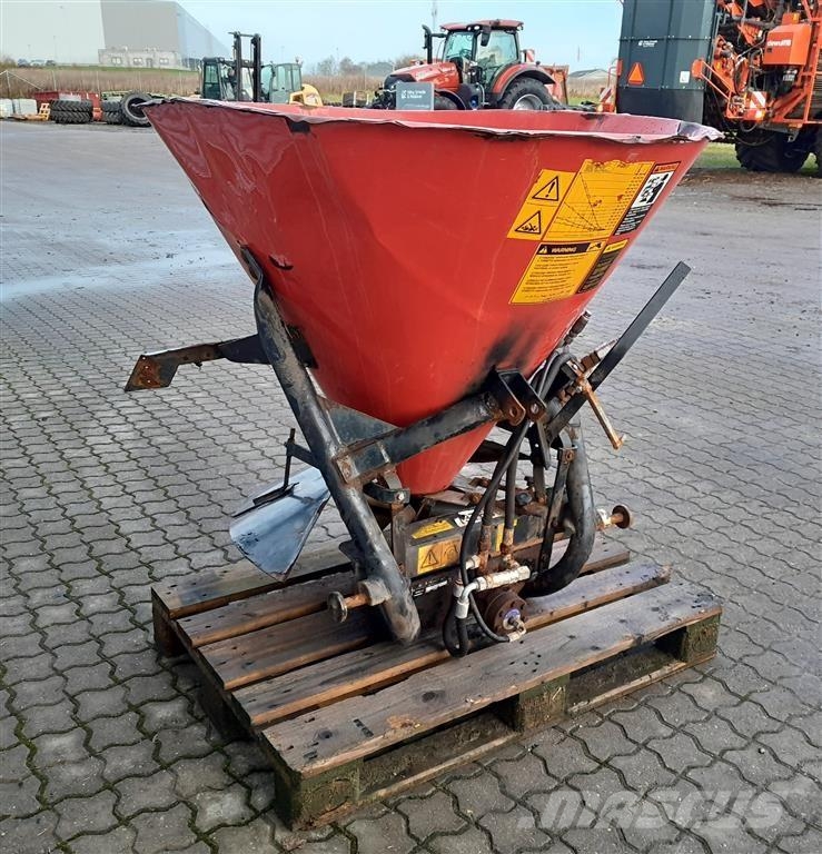  - - - Muratori 500 saltspeder معدات نشر الرمال والملح