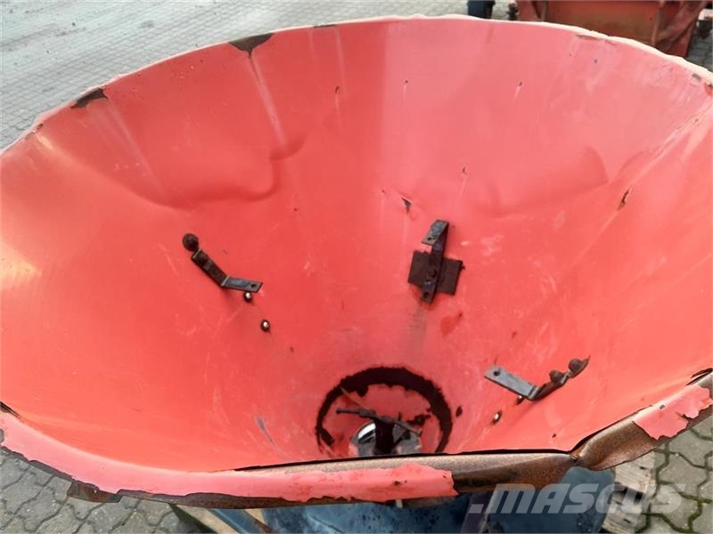  - - - Muratori 500 saltspeder معدات نشر الرمال والملح