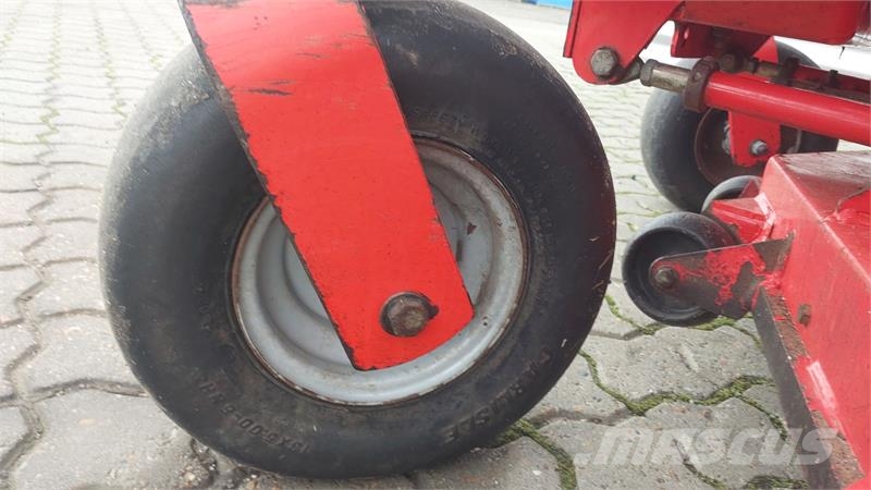 Simplicity Zero Turn Diesel ركوب الحشائش