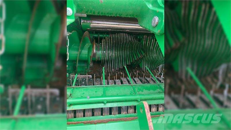 John Deere 990 Round balers