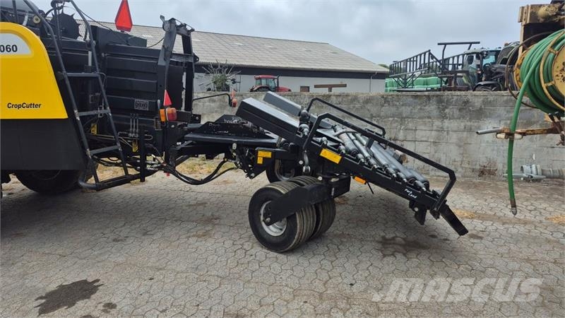New Holland BB9060 Minibigballe med snitter Pressere til firkantede baller