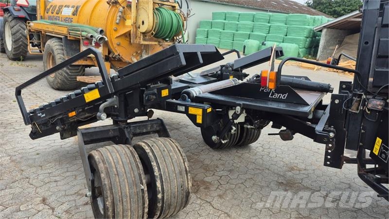 New Holland BB9060 Minibigballe med snitter Pressere til firkantede baller
