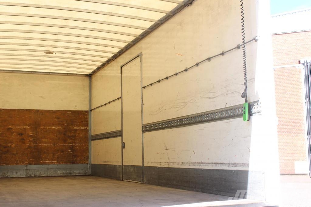 Mercedes-Benz Atego 1523 Koffe 6,7m LBW Seitentür nur157TKm Camiones caja cerrada