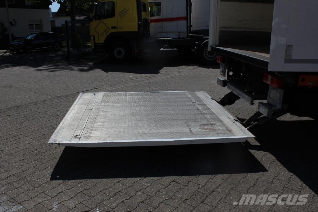 Mercedes-Benz Atego 1523 Koffe 6,7m LBW Seitentür nur157TKm Camiones caja cerrada