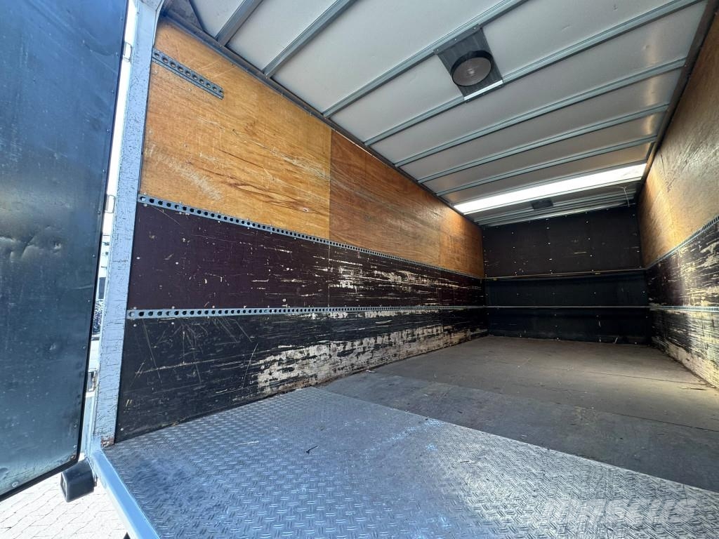 Mercedes-Benz Atego 813 E5 Koffer 6m Schalter Ladebordwand Skåpbilar