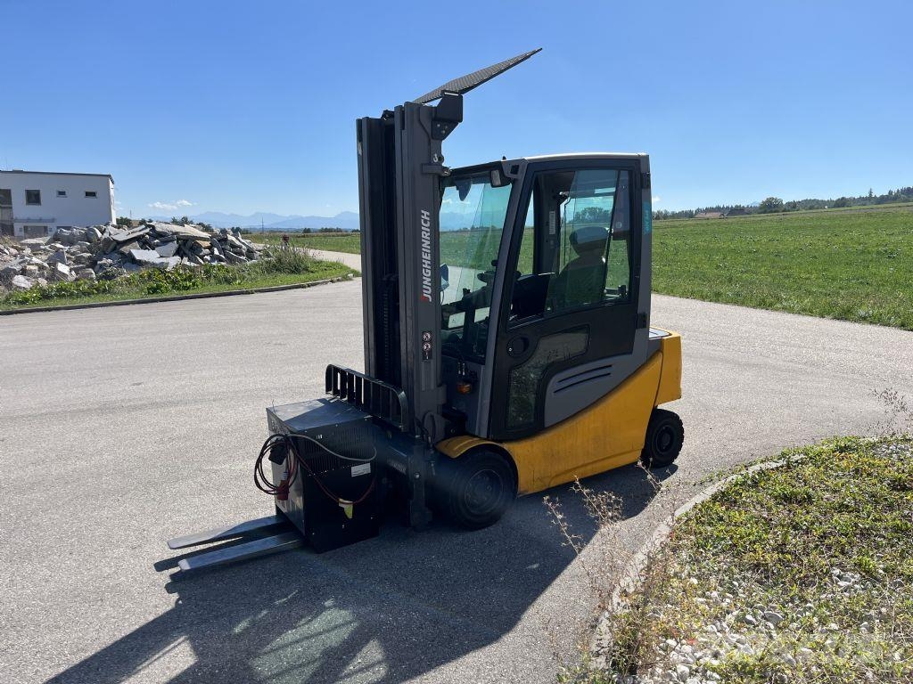 Jungheinrich EFG320 Електронавантажувачі