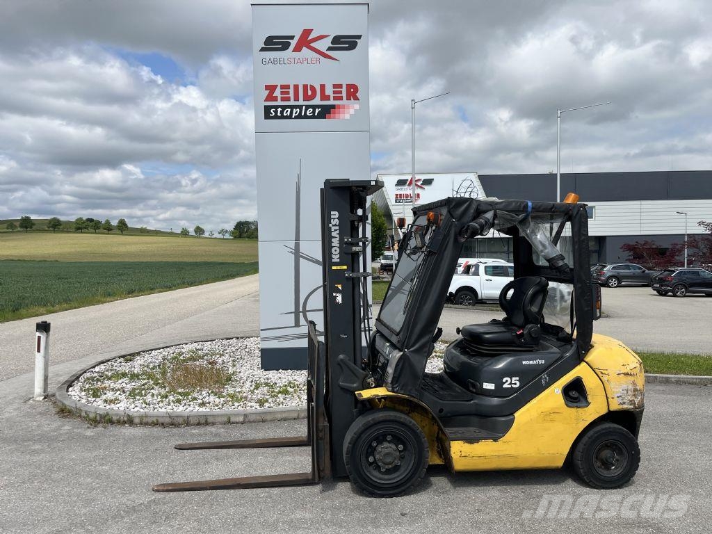 Komatsu FD25T-17 Dīzeļa autoiekrāvēji