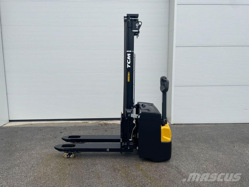 TCM SPW14-N3 行走控制式堆積機