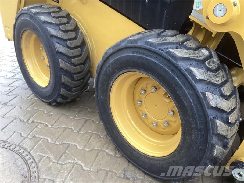 CAT 232D3 Minilæsser - skridstyret