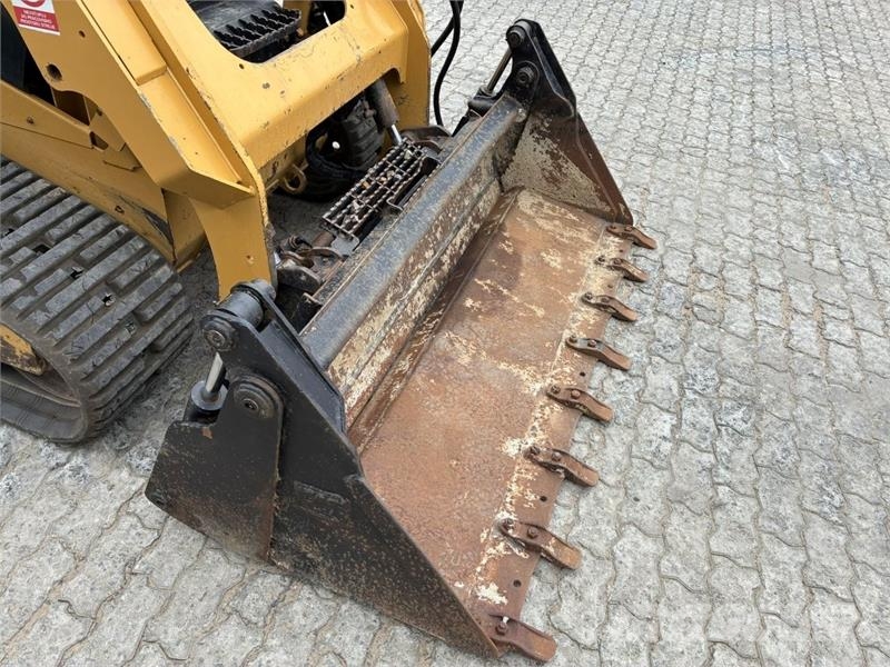 CAT 259D3 Minilæsser - skridstyret