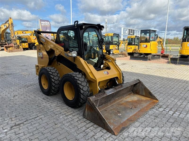 CAT 262D3 لوادر انزلاقية التوجيه